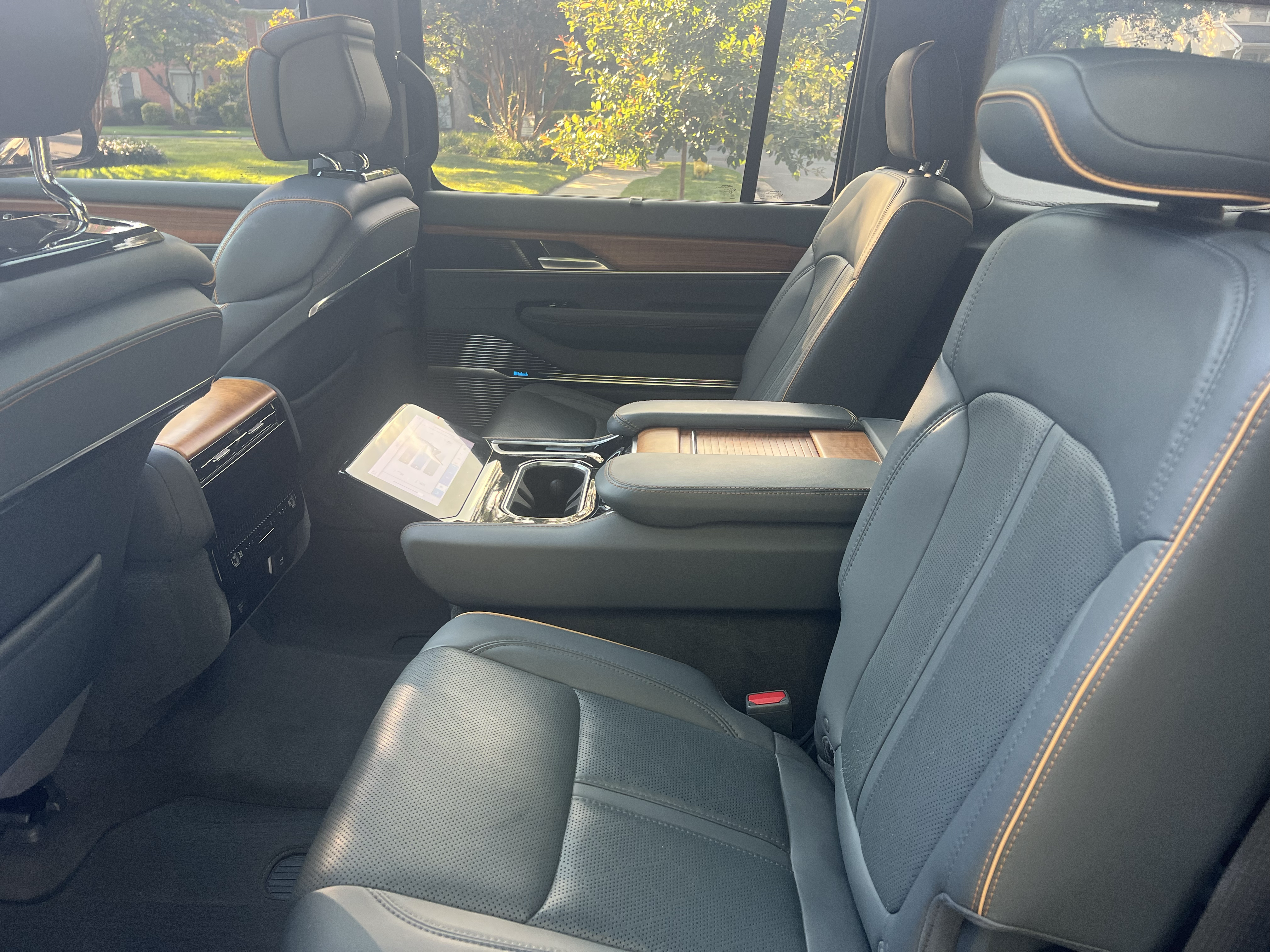Used 2023 Jeep Grand Wagoneer Series II w/ Premium Group II AWD/4WD image 18