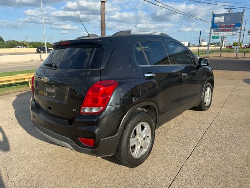 Used 2020 Chevrolet Trax LT w/ LT Convenience Package FWD image 9