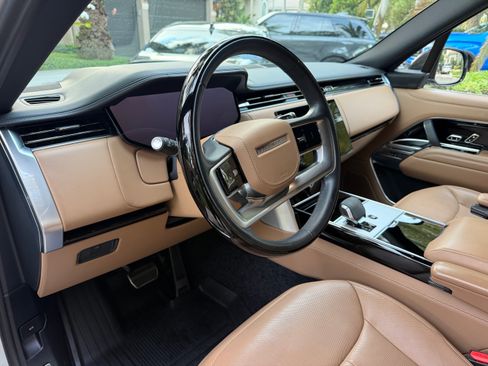 Used 2024 Land Rover Range Rover SE image 13