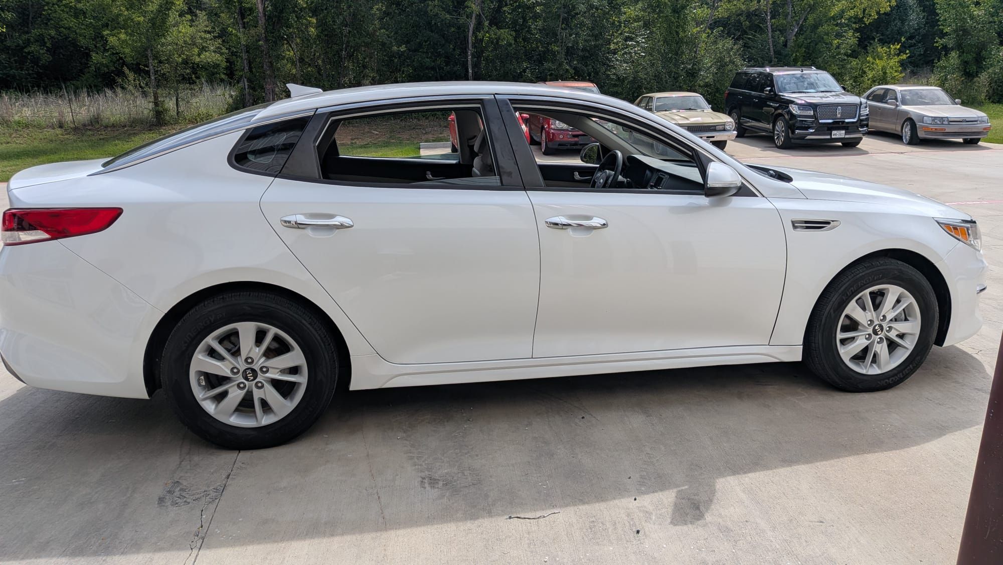 Used 2017 Kia Optima LX FWD image 5