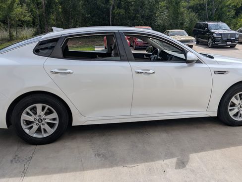 Used 2017 Kia Optima LX FWD image 8