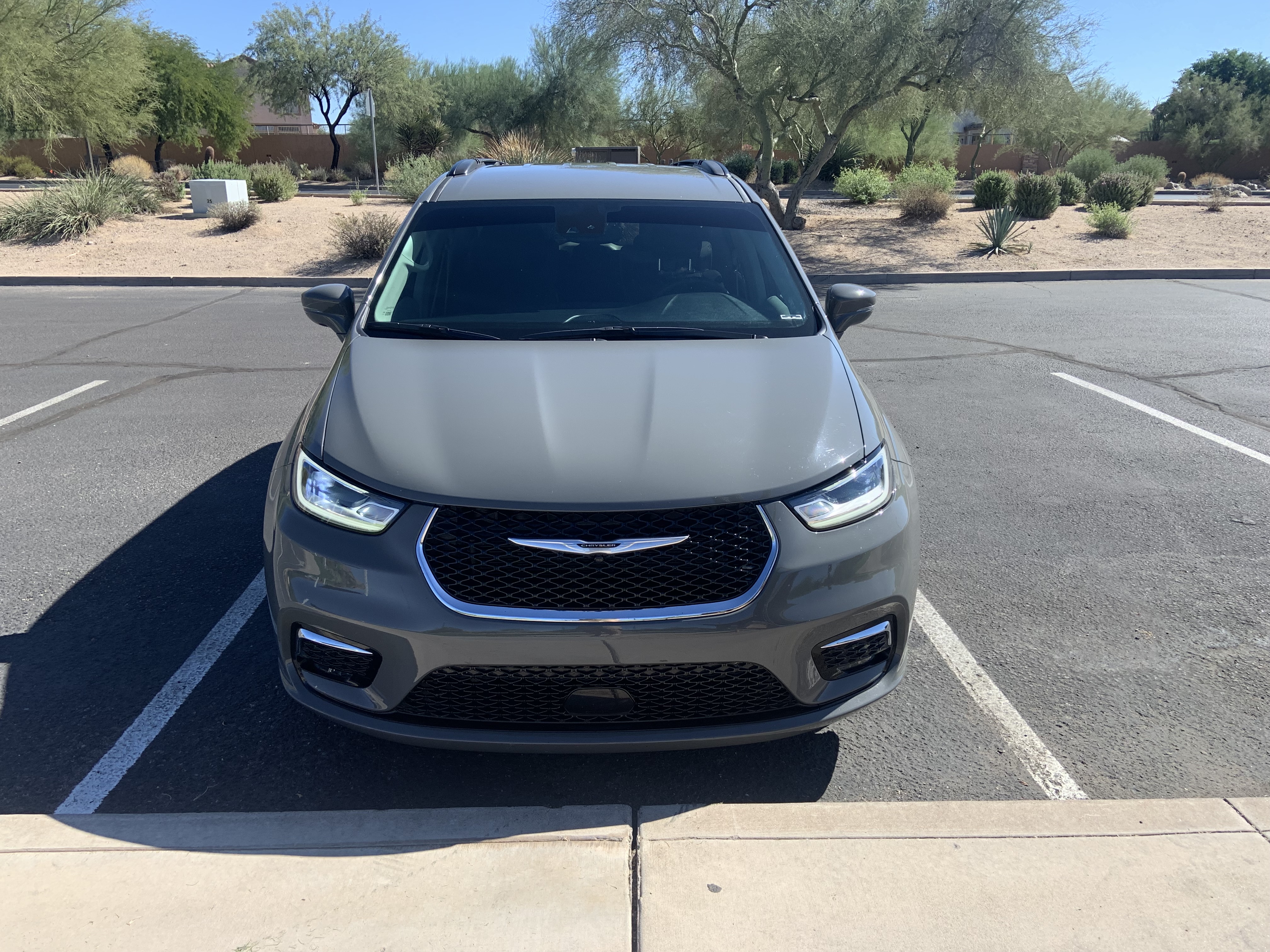 Used 2021 Chrysler Pacifica Touring FWD image 4
