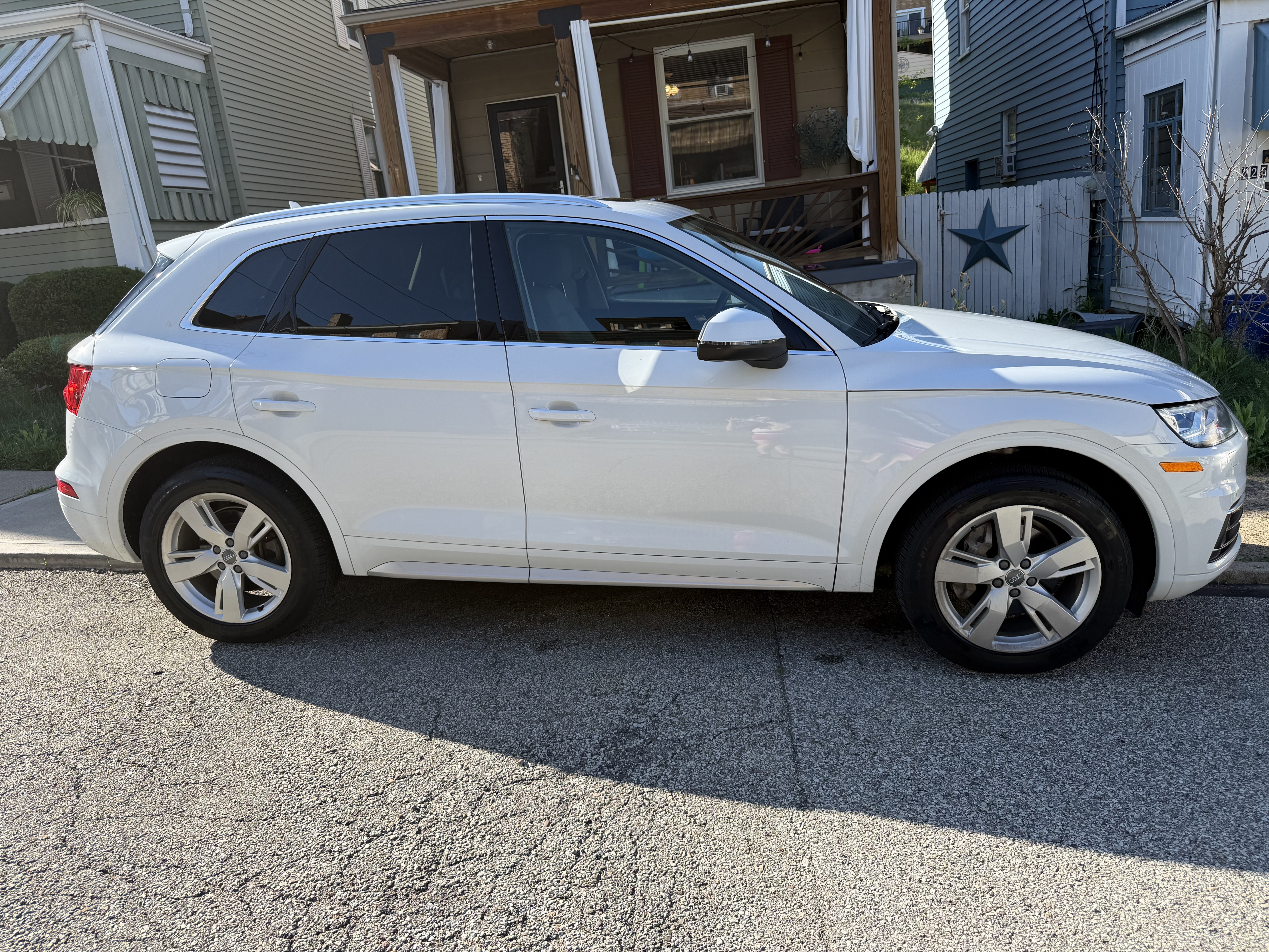 Used 2019 Audi Q5 2.0T Premium Plus w/ Premium Plus Package AWD/4WD image 18