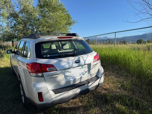 Used 2013 Subaru Outback 2.5i w/ Popular Pkg 1B AWD/4WD image 2