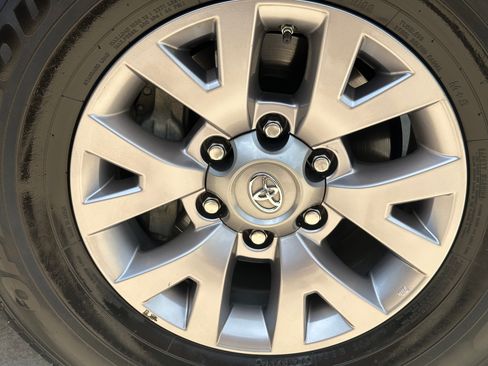 Used 2017 Toyota Tacoma SR5 w/ Tow Package RWD image 23