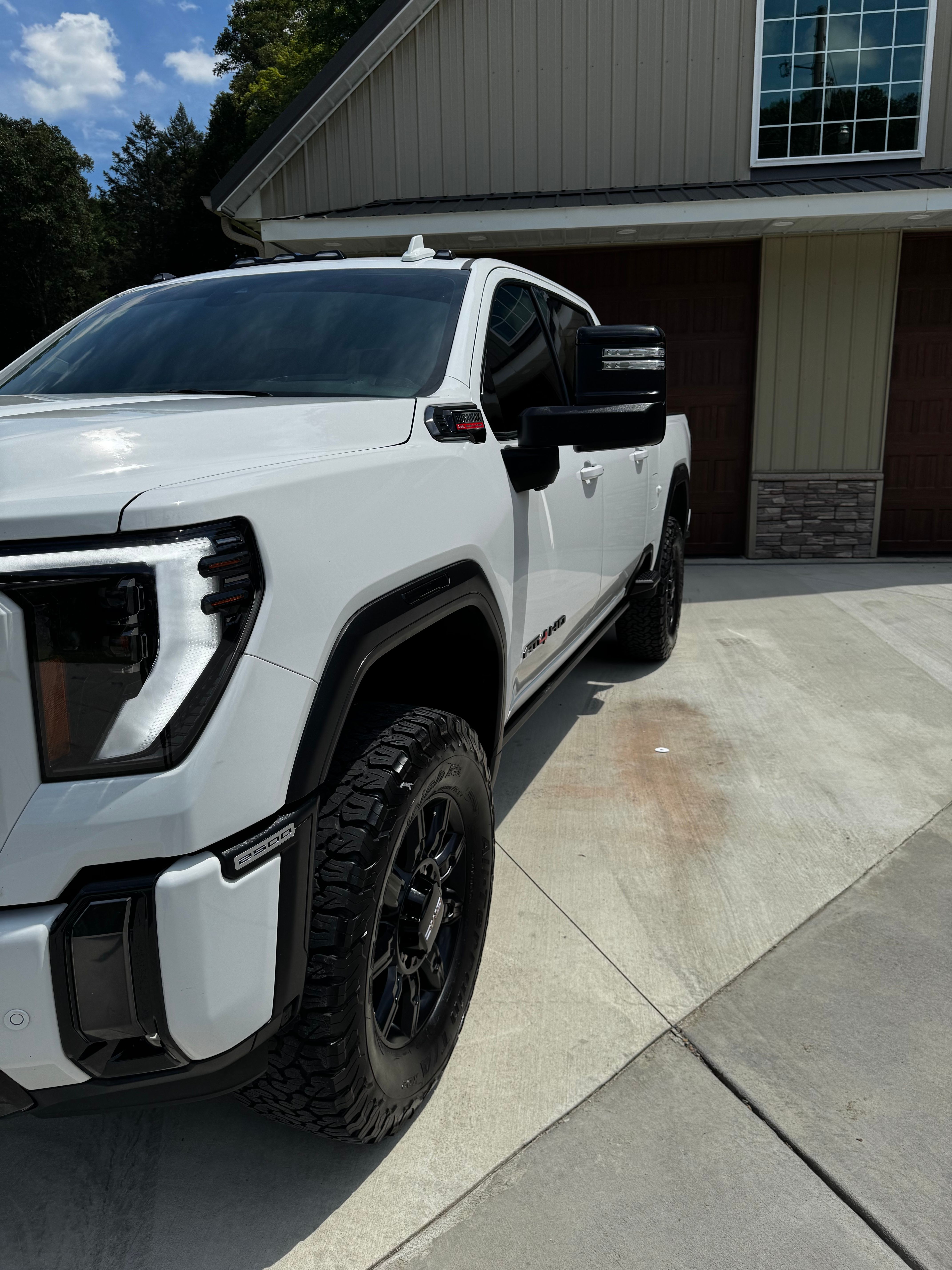Used 2024 GMC Sierra 2500 AT4 w/ AT4 Premium Plus Package AWD/4WD image 5