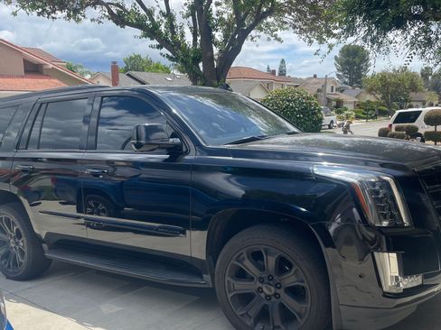 Used 2018 Cadillac Escalade 4WD image 2