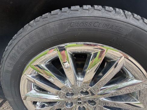 Used 2013 Lincoln MKX AWD image 22