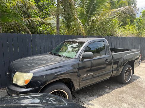 Used 2005 Toyota Tacoma 2WD Regular Cab image 2