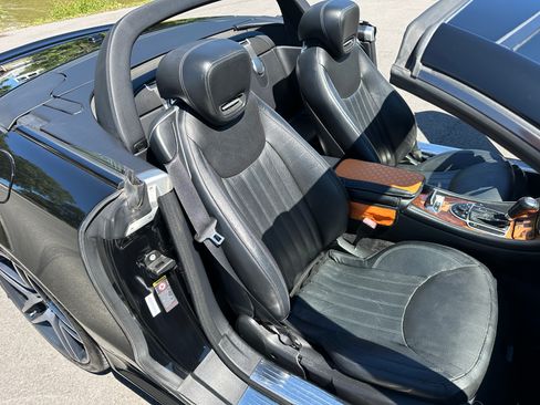 Used 2011 Mercedes-Benz SL 550 image 8