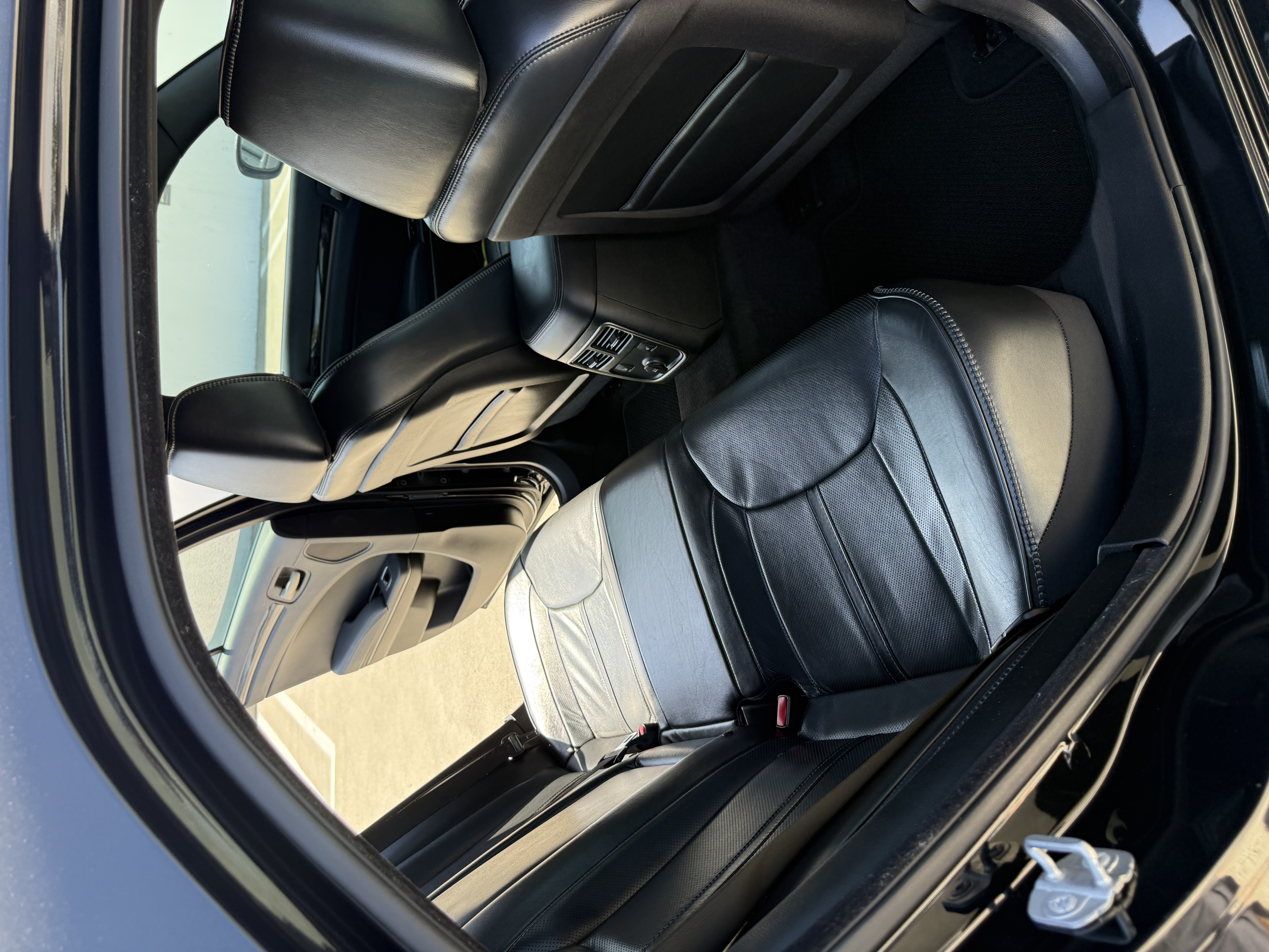 Used 2014 Chrysler 300 C RWD image 6