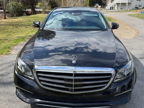 Used 2017 Mercedes-Benz E 300 4MATIC image 8