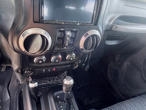 Used 2011 Jeep Wrangler Unlimited Sport image 4