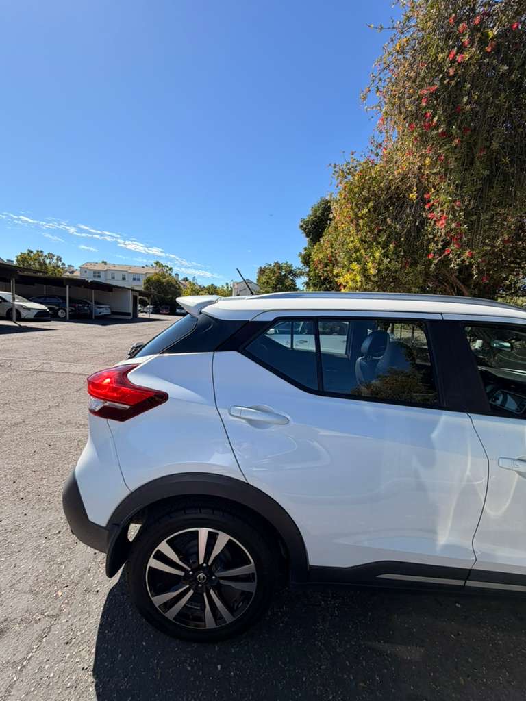 Used 2019 Nissan Kicks SR w/ SR Premium Package FWD image 6