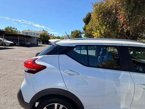 Used 2019 Nissan Kicks SR w/ SR Premium Package FWD image 6