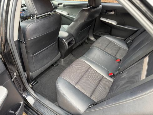 Used 2014 Toyota Camry SE image 9