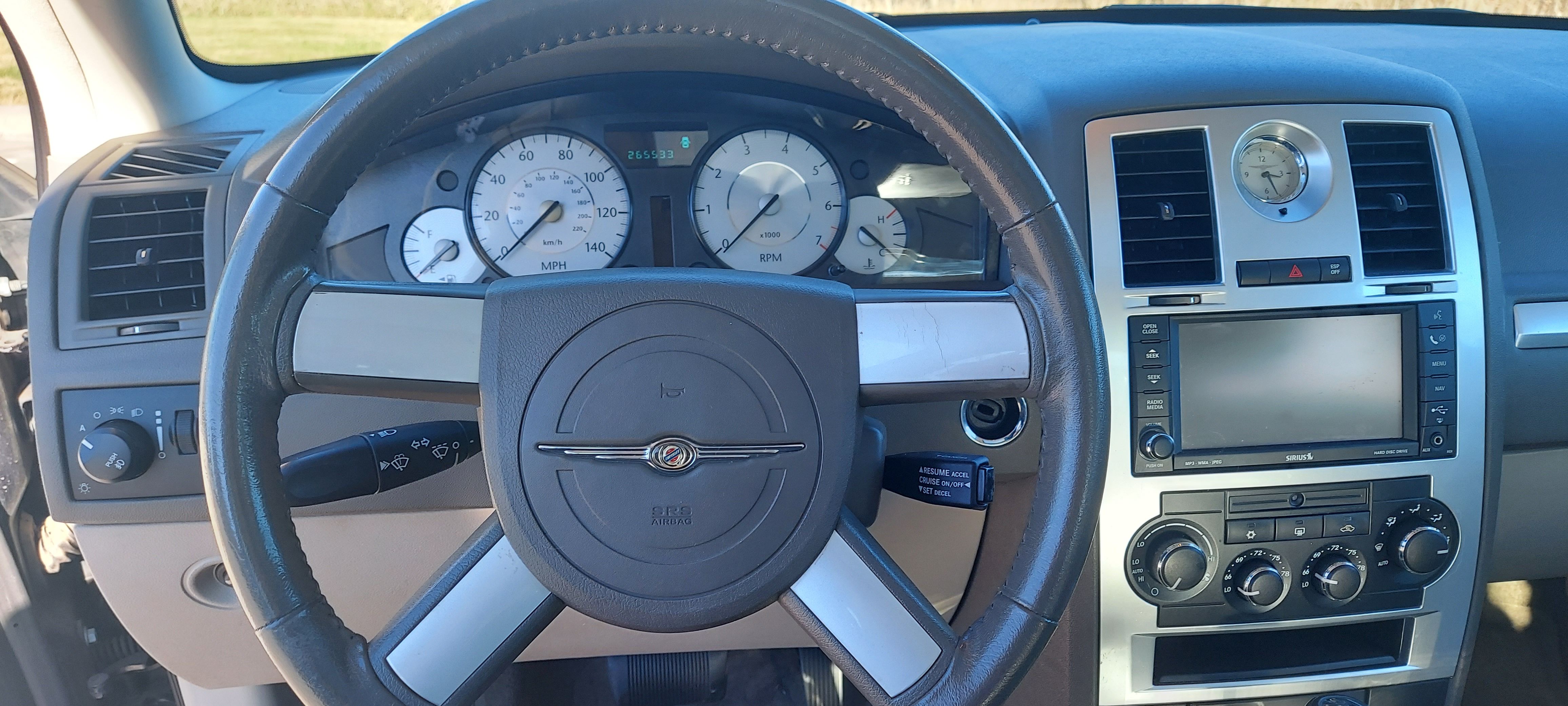 Used 2009 Chrysler 300 Touring RWD image 9