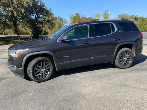 Used 2017 GMC Acadia SLT image 2