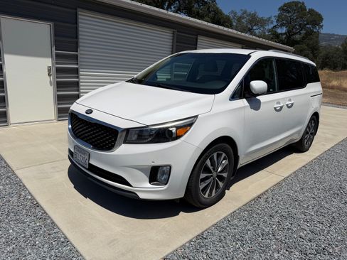 Used 2018 Kia Sedona SX FWD image 1