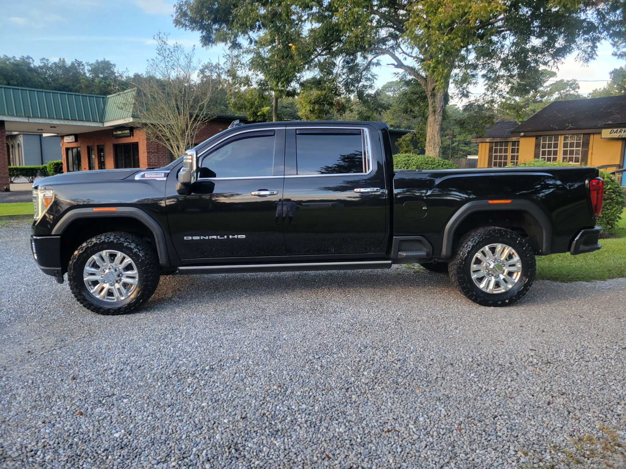 Used 2023 GMC Sierra 2500 Denali w/ Denali Black Diamond Edition AWD/4WD image 1