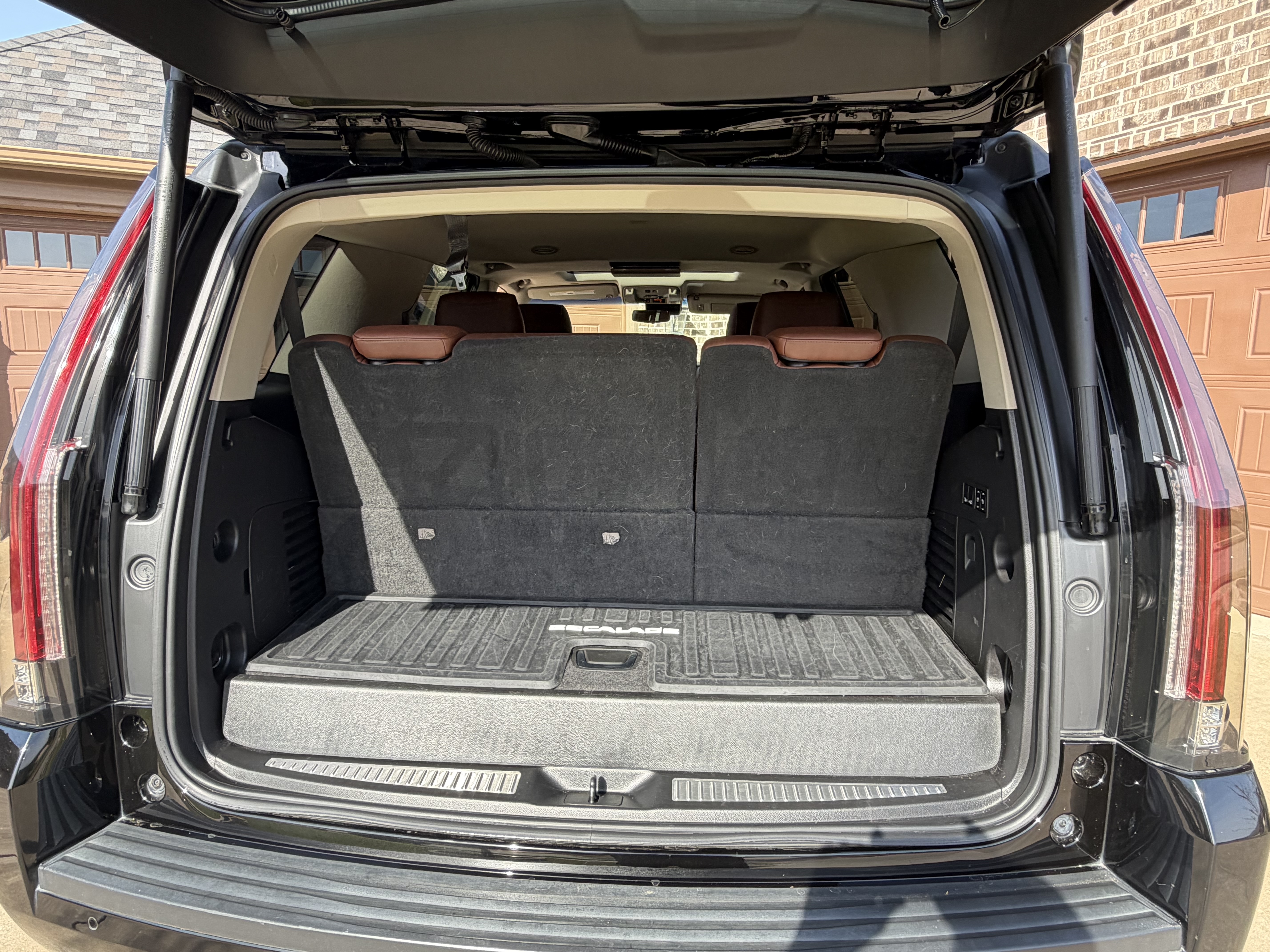 Used 2019 Cadillac Escalade Premium Luxury AWD/4WD image 29