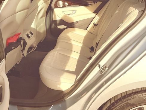 Used 2021 Mercedes-Benz E 450 4MATIC Sedan image 17