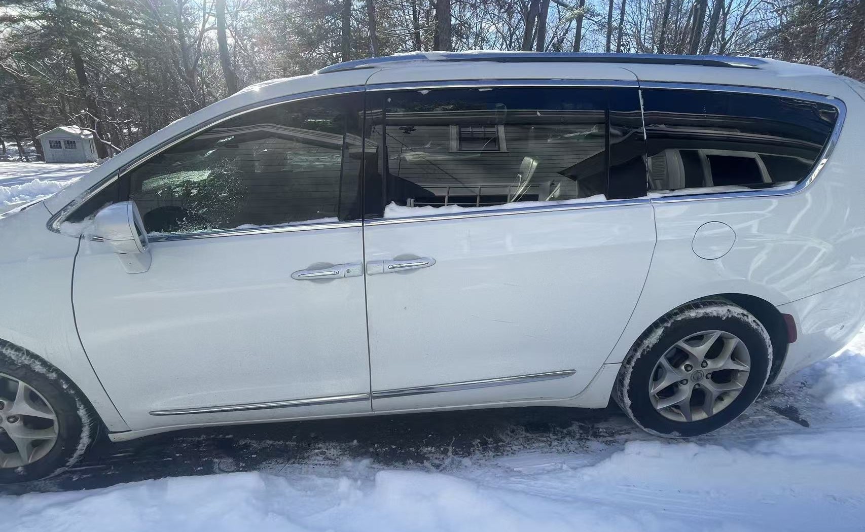 Used 2019 Chrysler Pacifica Touring-L w/ Advanced Safetytec Group FWD image 5