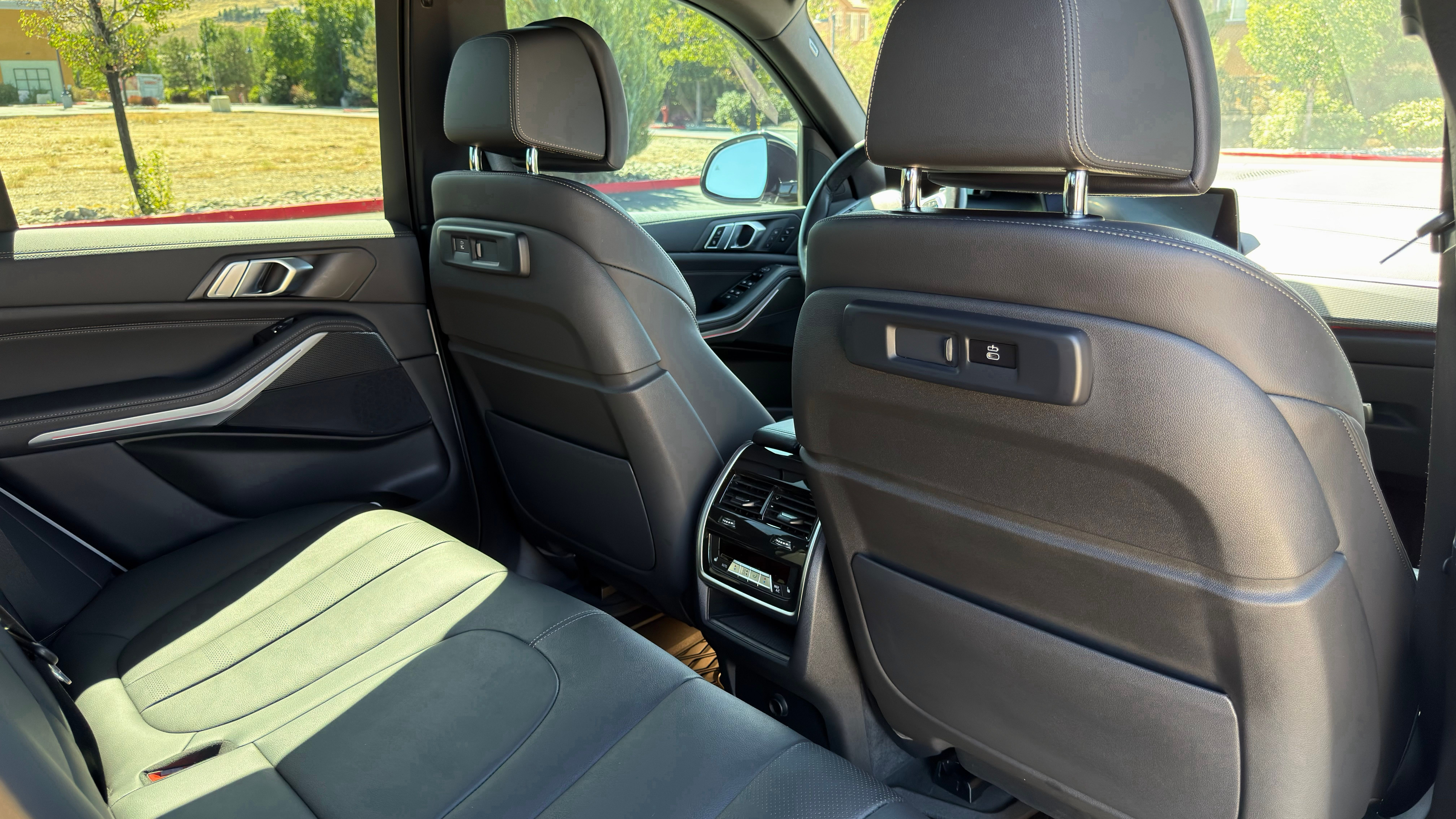 Used 2022 BMW X5 xDrive40i w/ M Sport Package AWD/4WD image 15