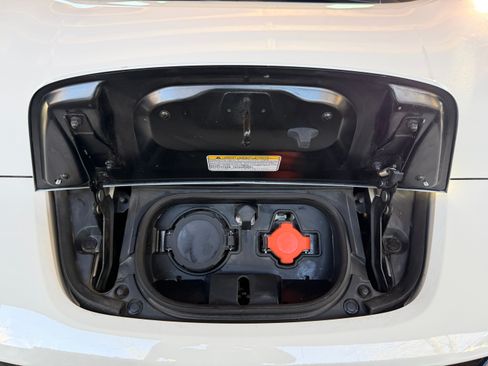 Used 2022 Nissan Leaf S image 16