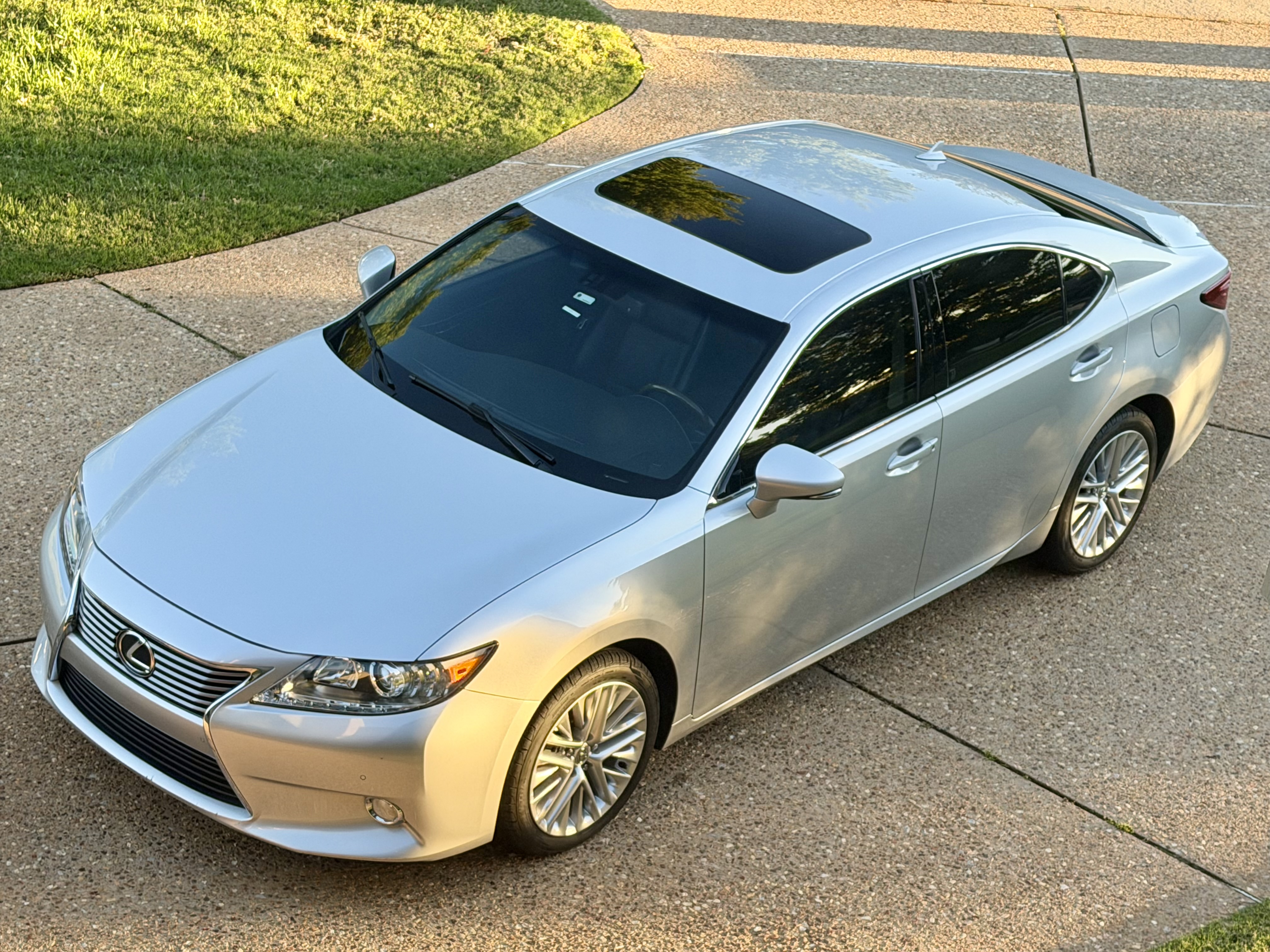 Used 2013 Lexus ES 350 w/ Luxury Pkg FWD image 1