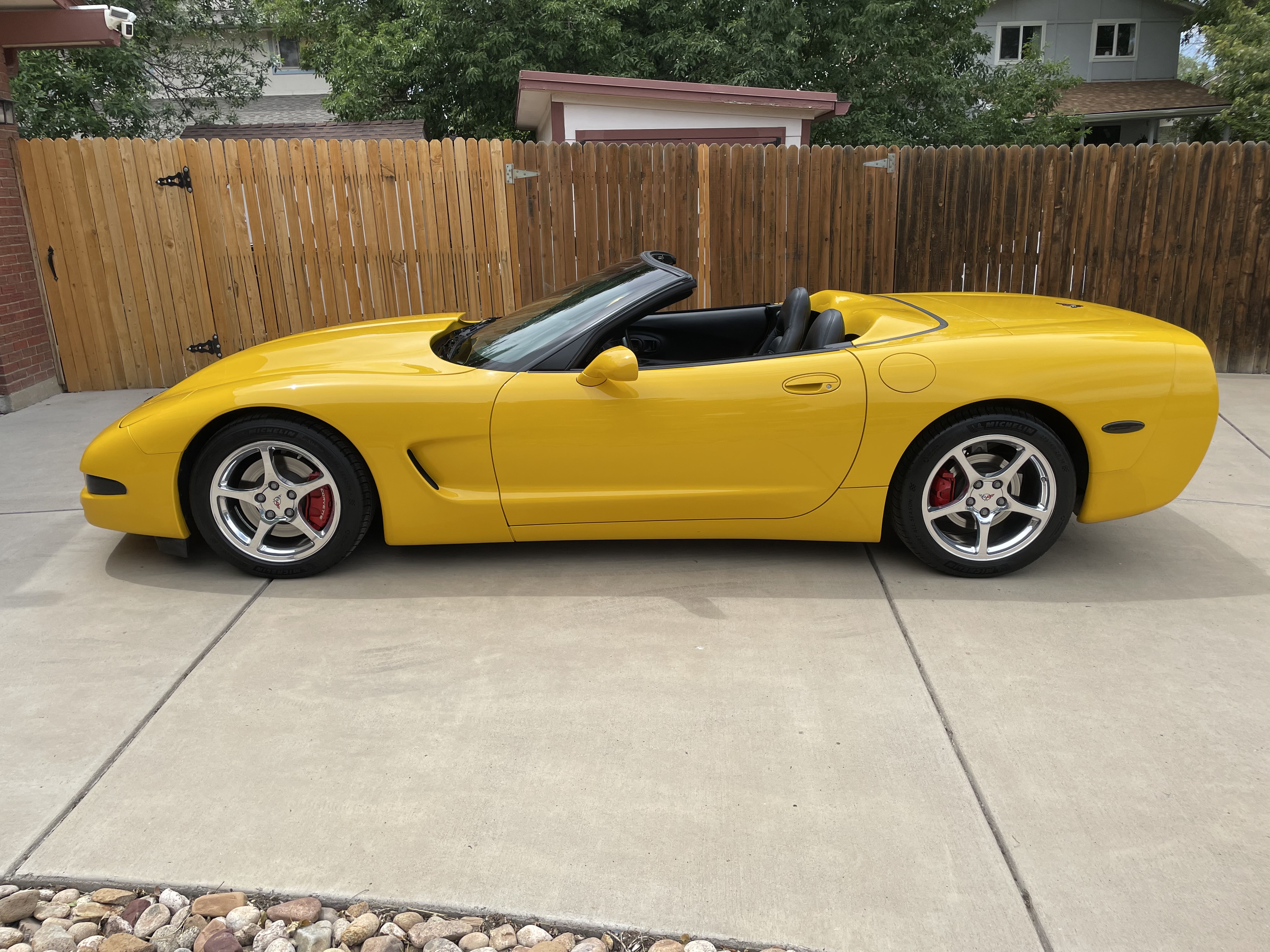 Used 2000 Chevrolet Corvette Convertible w/ Memory Pkg RWD image 2