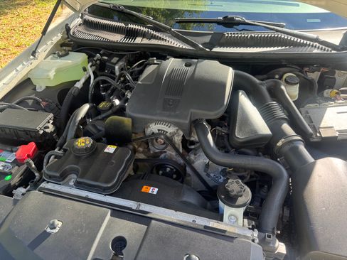 Used 2009 Lincoln Town Car Signature Limited RWD image 13