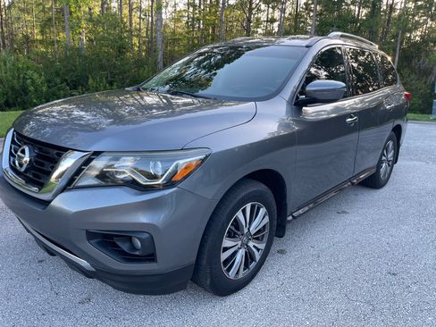 Used 2019 Nissan Pathfinder FWD image 4