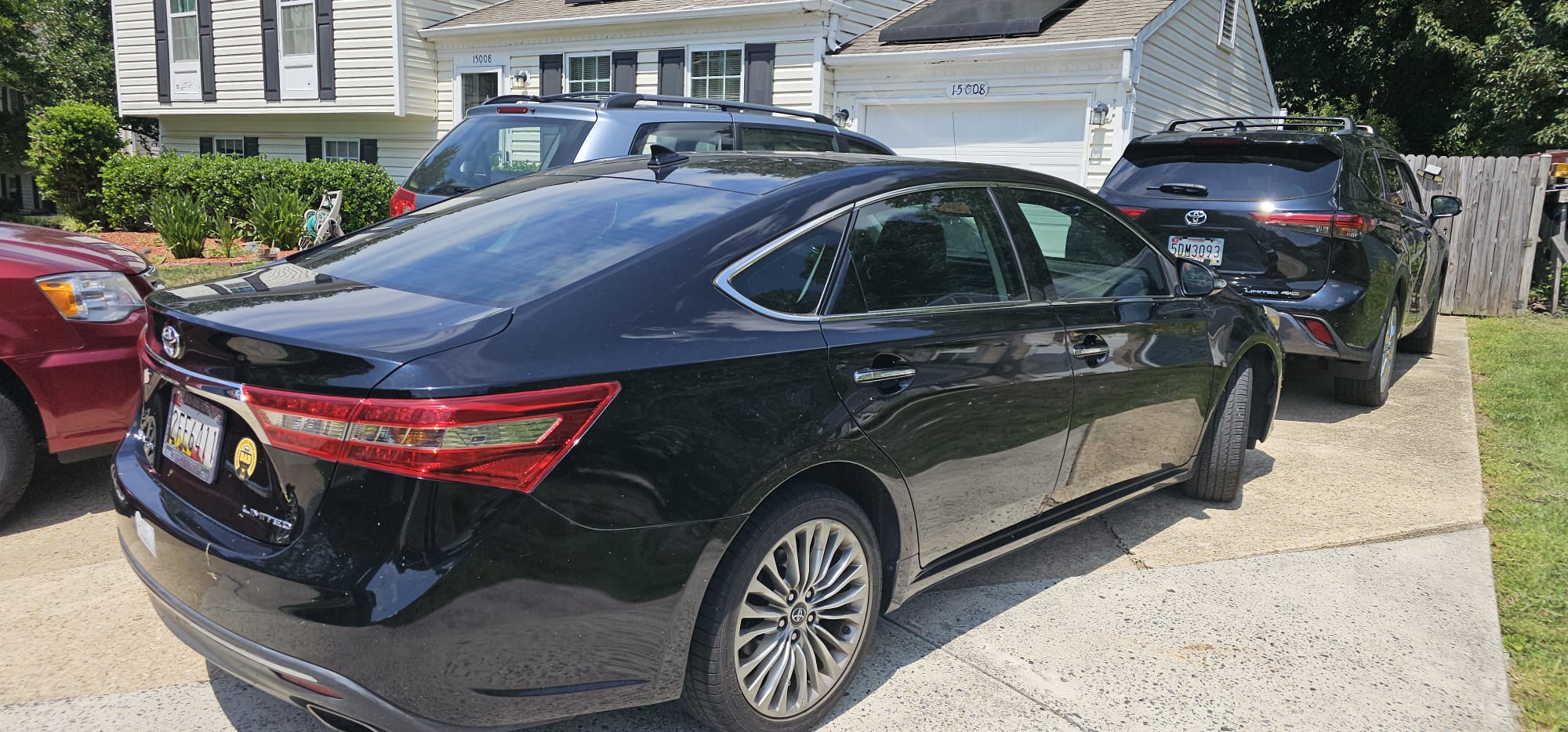 Used 2018 Toyota Avalon Limited w/ All Weather Liner Package FWD image 1