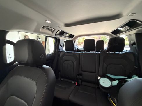 Used 2020 Land Rover Defender 110 S AWD/4WD image 9