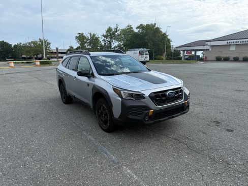 Used 2025 Subaru Outback Wilderness AWD/4WD image 2