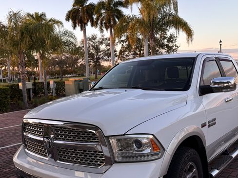 Used 2014 RAM 1500 Laramie w/ Convenience Group image 8