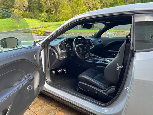 Used 2022 Dodge Challenger R/T Scat Pack image 9