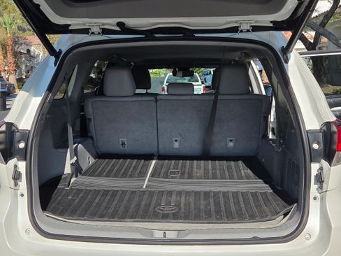 Used 2019 Toyota Highlander XLE AWD/4WD image 13