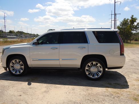 Used 2017 Cadillac Escalade Platinum AWD/4WD image 10