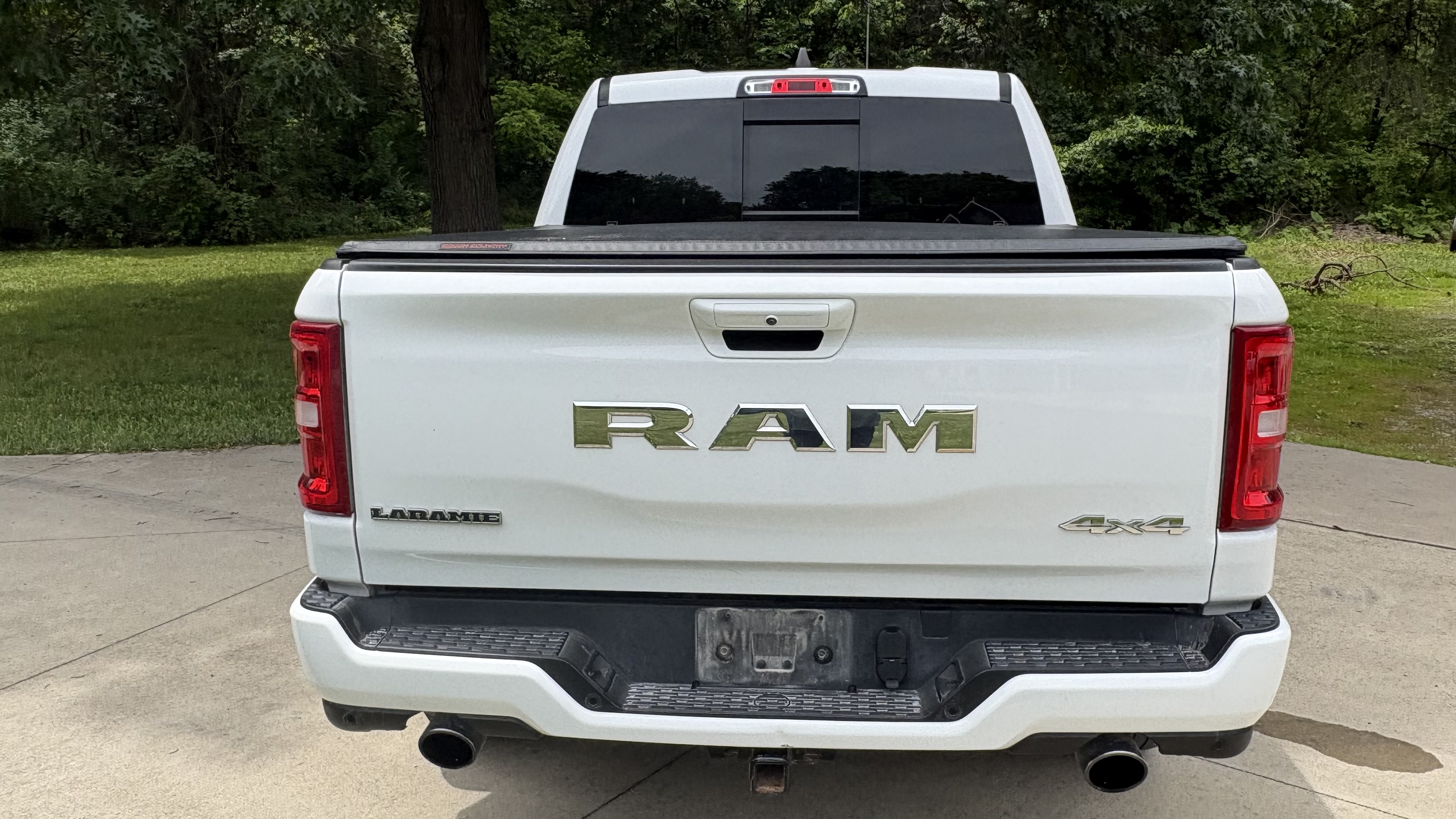 Used 2025 RAM 1500 Laramie w/ Sport Appearance Package AWD/4WD image 14