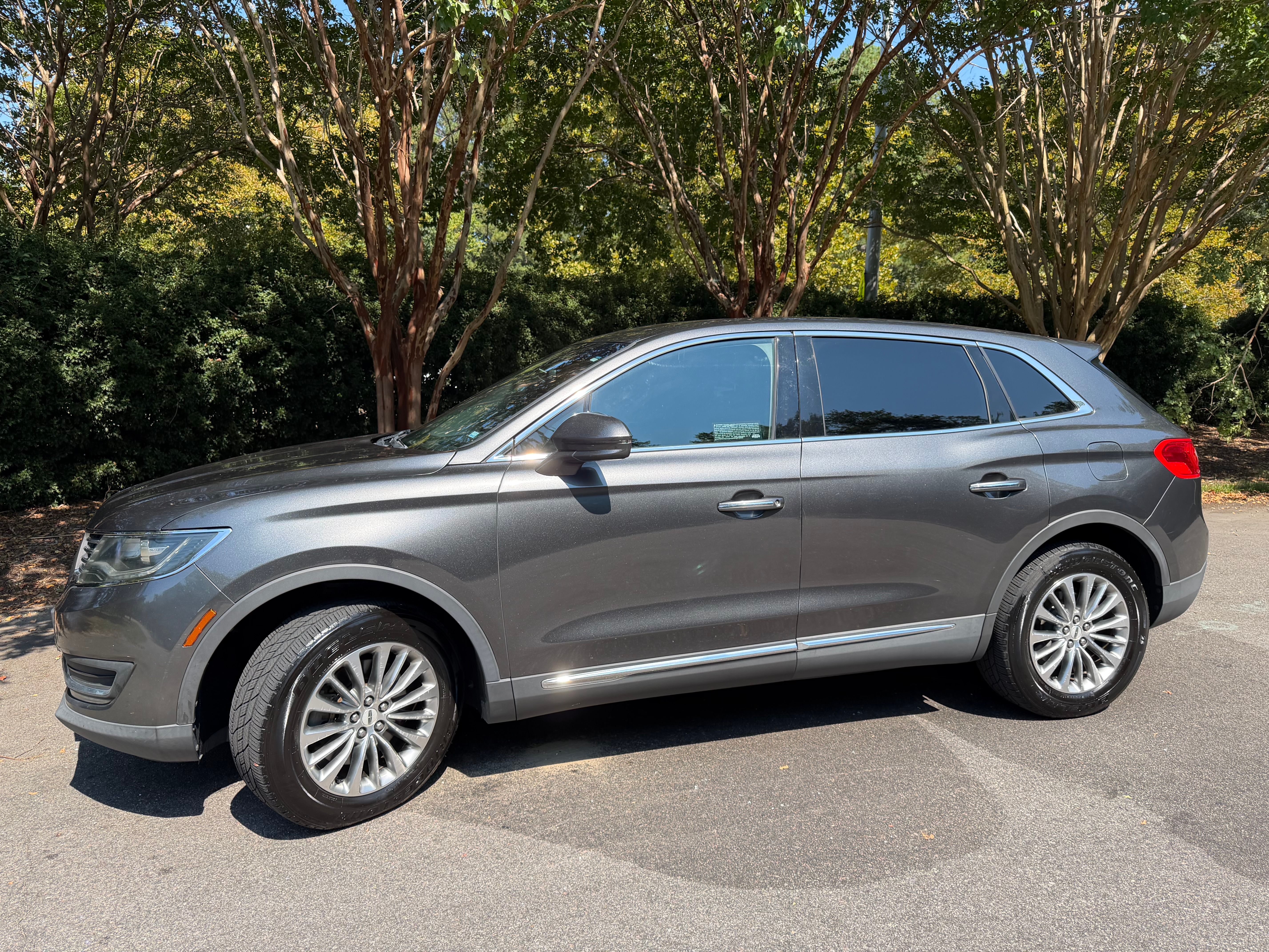 Used 2018 Lincoln MKX Select AWD/4WD image 4