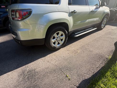 Used 2016 GMC Acadia SLE AWD/4WD image 2
