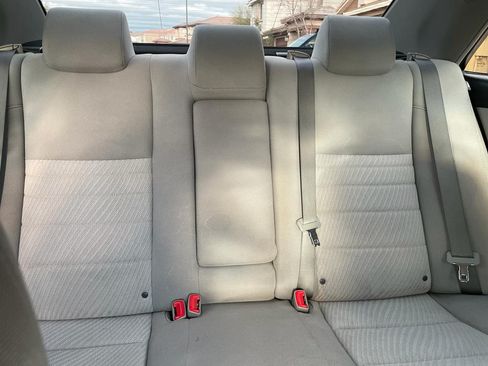 Used 2017 Toyota Camry LE image 9