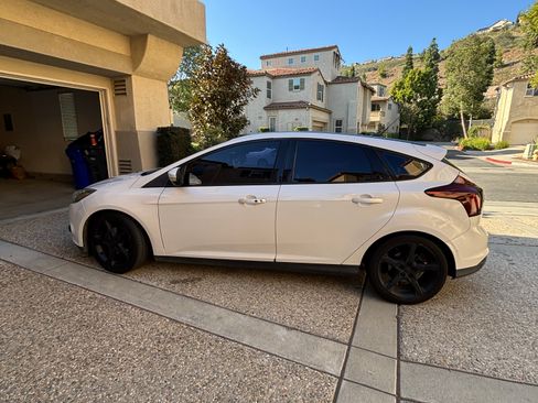 Used 2014 Ford Focus Titanium FWD image 6