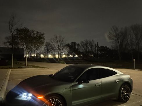 Used 2021 Porsche Taycan RWD image 6