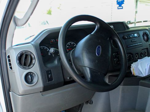 Used 2009 Ford E-250 and Econoline 250 RWD image 24