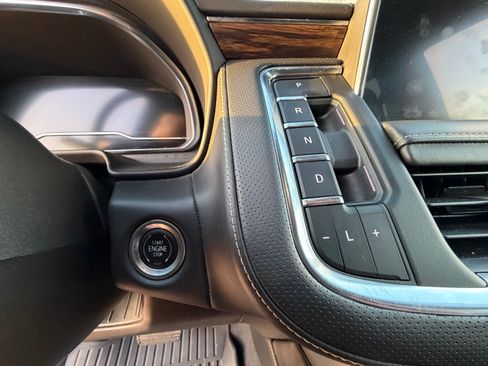 Used 2022 Chevrolet Tahoe Premier w/ Premium Package image 8