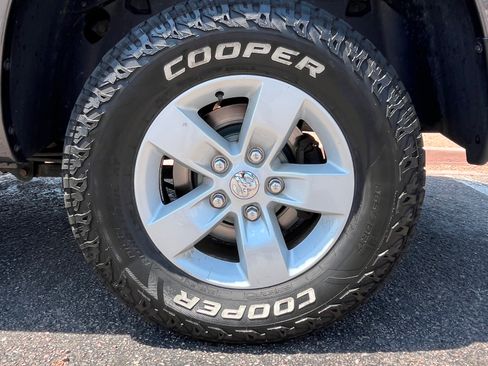 Used 2019 RAM 1500 Classic SLT AWD/4WD image 17