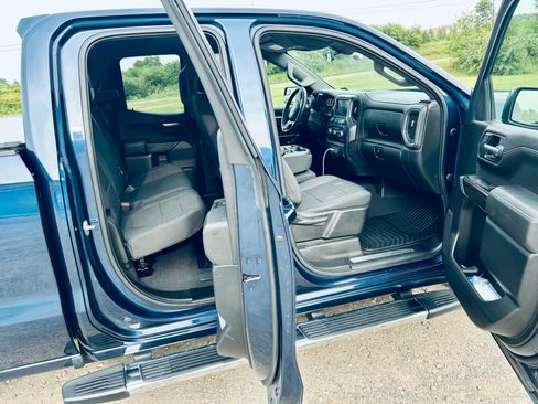 Used 2022 Chevrolet Silverado 1500 LT AWD/4WD image 23